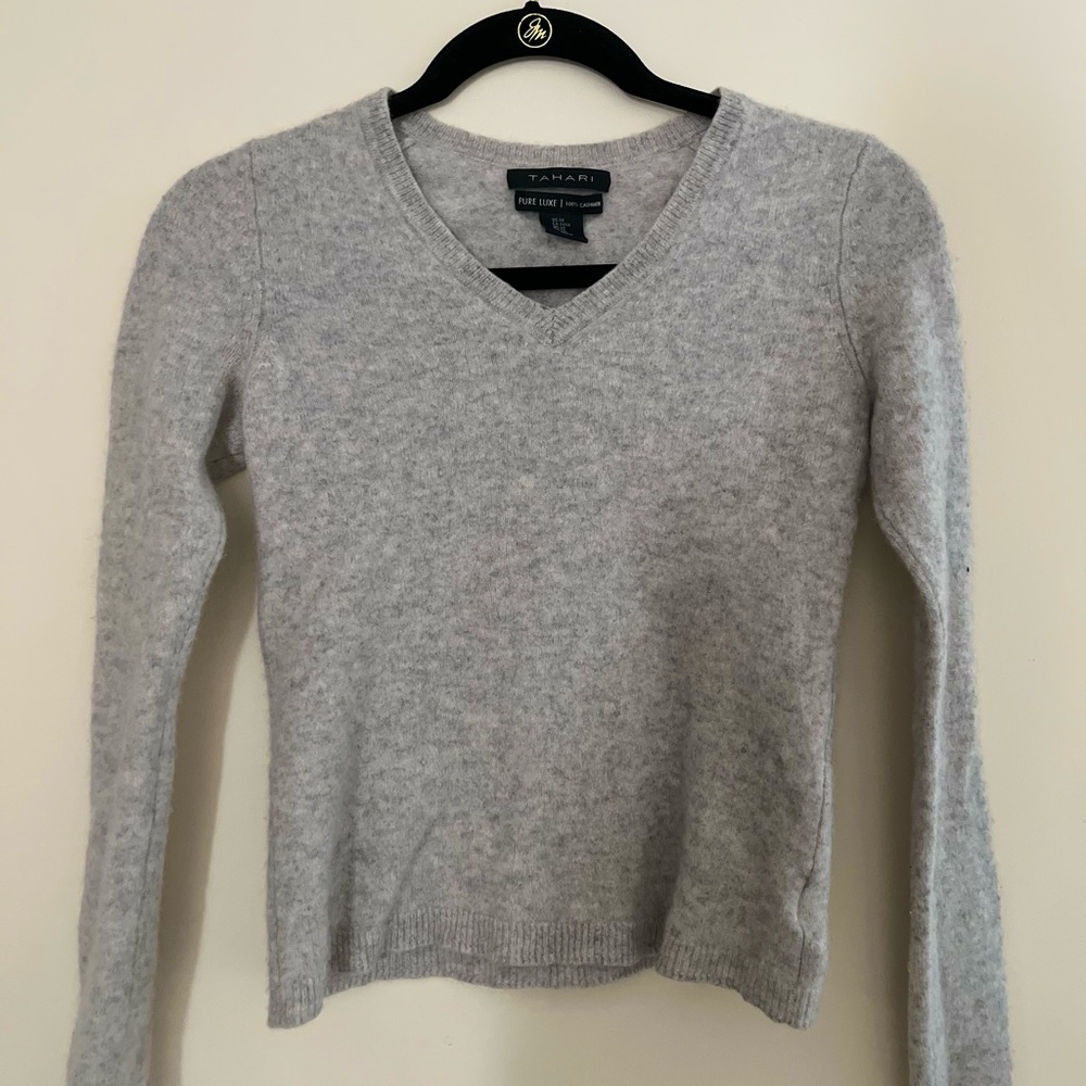 Elie Tahari Gray V-Neck Sweater Classic Knit Design